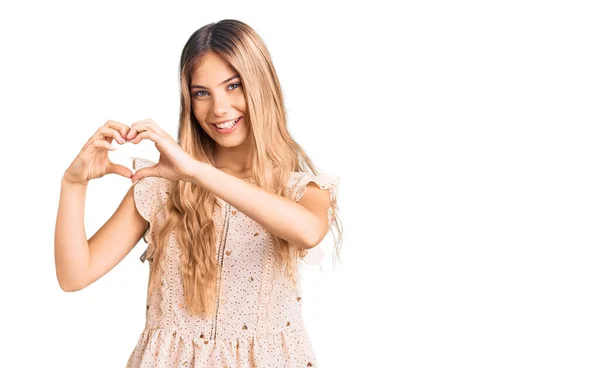 Bella Donna Caucasica Con Capelli Biondi Che Indossa Eleganti Vestiti — Foto Stock