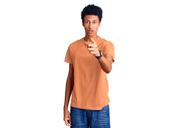 Young African American Man Wearing Casual Clothes Pointing Displeased Frustrated — Stock Photo, Image