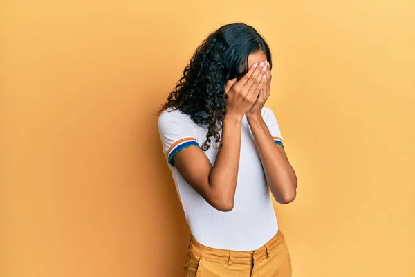 Chica Afroamericana Joven Que Usa Ropa Casual Con Expresión Triste —  Fotos de Stock