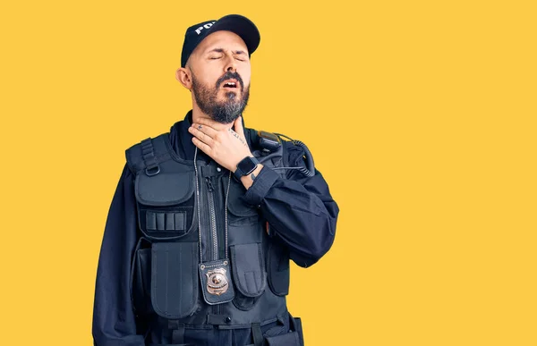 Jovem Homem Bonito Vestindo Uniforme Policial Tocando Pescoço Doloroso Dor — Fotografia de Stock