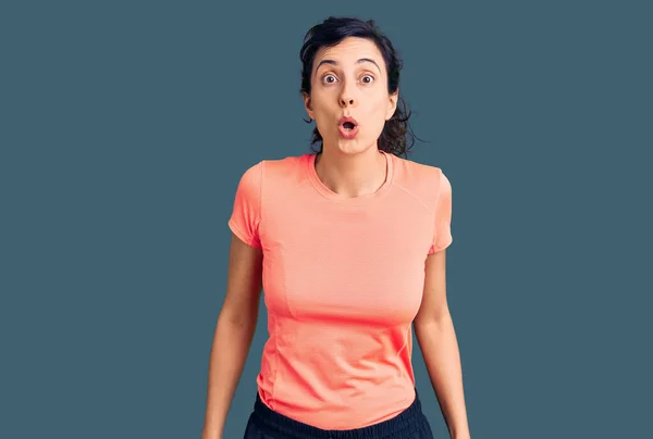 Young Beautiful Hispanic Woman Wearing Sportswear Scared Amazed Open Mouth — Stock Photo, Image