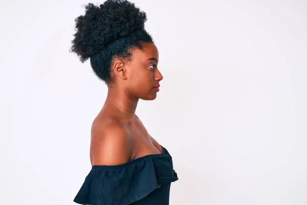 Young African American Woman Wearing Casual Clothes Looking Side Relax — Stock Photo, Image