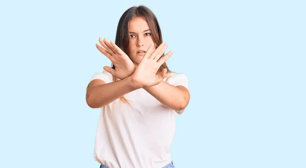 Hermosa Mujer Caucásica Que Usa Expresión Rechazo Casual Camiseta Blanca — Foto de Stock