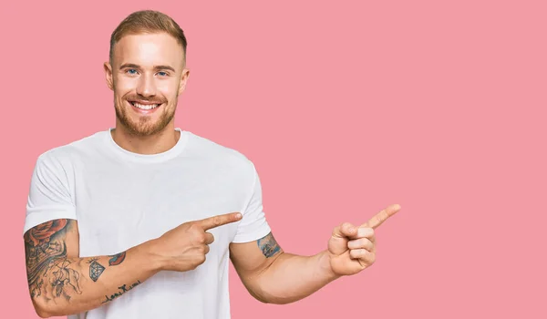 Young Irish Man Wearing Casual Clothes Smiling Looking Camera Pointing — Stock Photo, Image