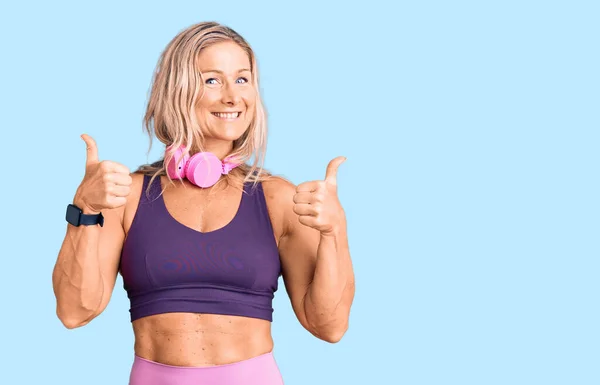Middle Age Fit Blonde Woman Wearing Gym Clothes Using Headphones — Stock Photo, Image