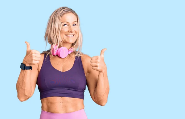 Middelbare Leeftijd Fit Blonde Vrouw Sportschool Kleding Met Behulp Van — Stockfoto