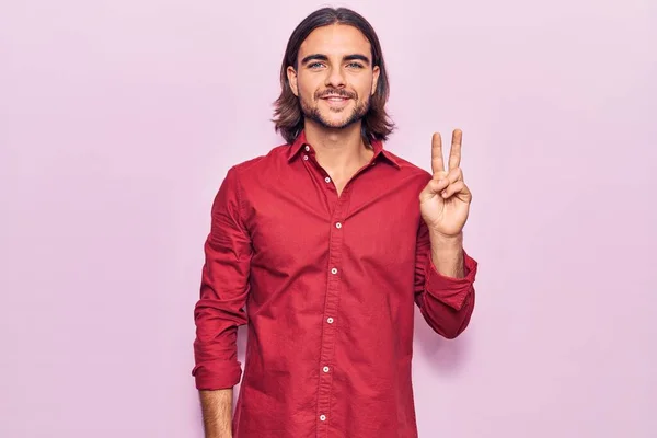 Mladý Pohledný Muž Sobě Obchodní Oblečení Ukazuje Ukazuje Prsty Číslo — Stock fotografie