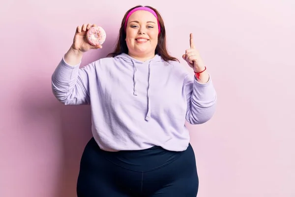 Junge Size Frau Mit Donut Die Mit Einer Idee Oder — Stockfoto