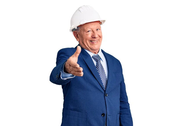 Hombre Mayor Guapo Pelo Gris Con Traje Arquitecto Hardhat Sonriente — Foto de Stock