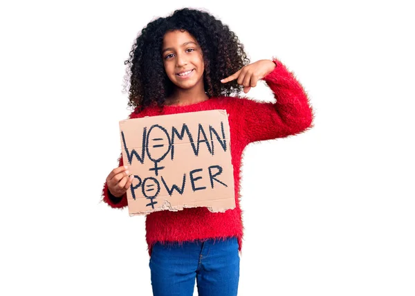 Criança Afro Americana Com Cabelo Encaracolado Segurando Bandeira Poder Mulher — Fotografia de Stock