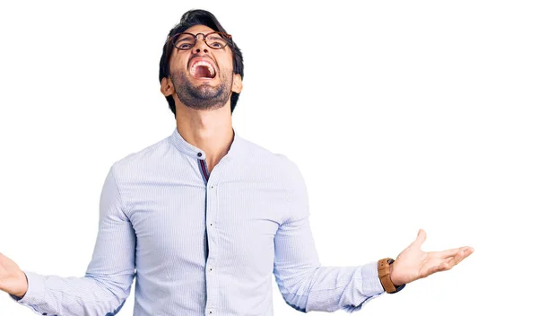 Przystojny Hiszpan Biznesowej Koszuli Okularach Szalony Szalony Krzyczący Wrzeszczący Agresywnym — Zdjęcie stockowe