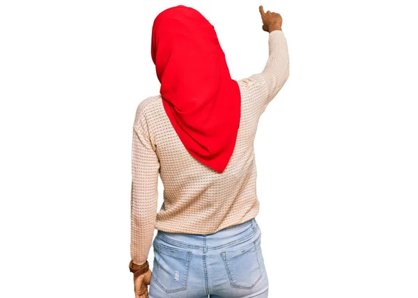 Joven Mujer Afroamericana Vestida Con Tradicional Bufanda Islámica Hijab Posando — Foto de Stock