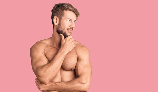 Young Caucasian Man Standing Shirtless Hand Chin Thinking Question Pensive — Stock Photo, Image