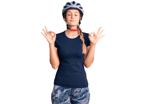 Beautiful Caucasian Woman Wearing Bike Helmet Relax Smiling Eyes Closed — Stock Photo, Image