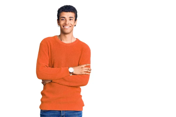 Joven Hombre Amerciano Africano Con Ropa Casual Cara Feliz Sonriendo —  Fotos de Stock