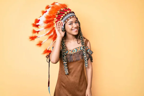 Young Beautiful Latin Girl Wearing Indian Costume Smiling Hand Ear — Stock Photo, Image