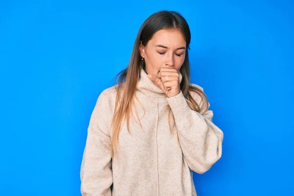 Mulher Branca Bonita Vestindo Suéter Inverno Sentindo Mal Tosse Como — Fotografia de Stock