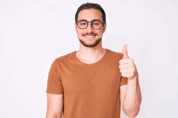 Giovane Bell Uomo Che Indossa Abiti Casual Occhiali Sorridenti Felici — Foto Stock