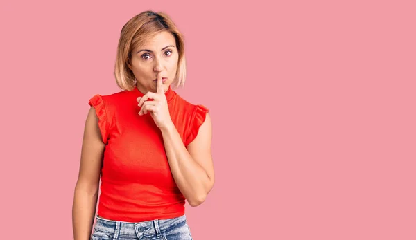 Young Blonde Woman Wearing Casual Clothes Asking Quiet Finger Lips — Stock Photo, Image