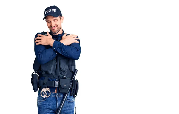 Giovane Bell Uomo Uniforme Della Polizia Che Abbraccia Felice Positivo — Foto Stock