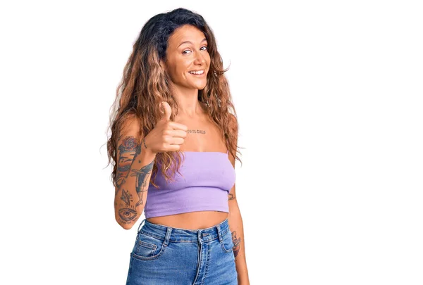 Young Hispanic Woman Tattoo Wearing Casual Clothes Doing Happy Thumbs — Stock Photo, Image