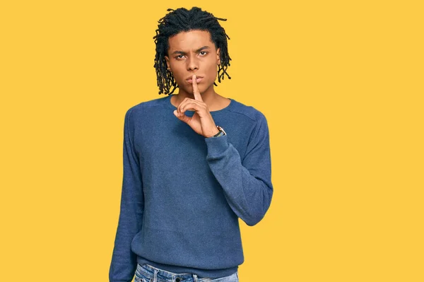 Young African American Man Wearing Casual Winter Sweater Asking Quiet — Stock Photo, Image