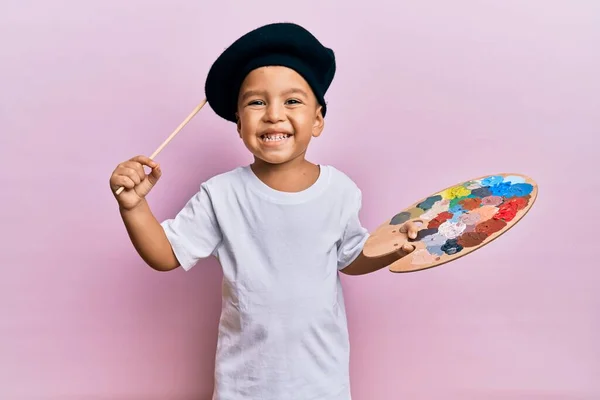Bedårande Latin Småbarn Ler Glad Bär Artist Stil Med Hjälp — Stockfoto