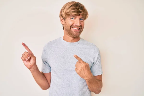 Young Blond Man Wearing Casual Clothes Smiling Looking Camera Pointing — Stock Photo, Image