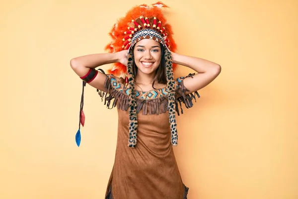 Young Beautiful Latin Girl Wearing Indian Costume Relaxing Stretching Arms — Stock Photo, Image