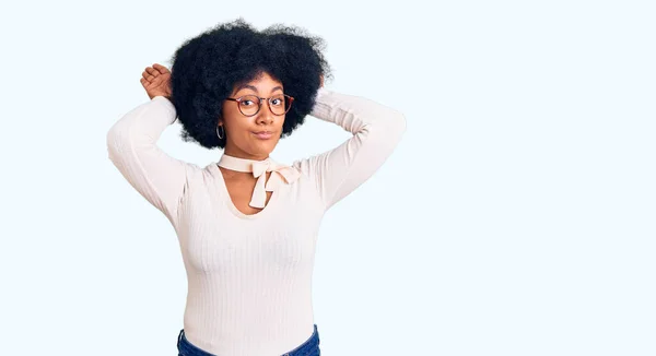 Jong Afrikaans Amerikaans Meisje Draagt Casual Kleding Bril Doen Konijnenoren — Stockfoto