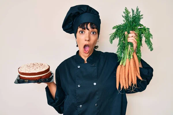 Beautiful Brunettte Woman Chef Cooking Carrot Cake Afraid Shocked Surprise — Stock Photo, Image