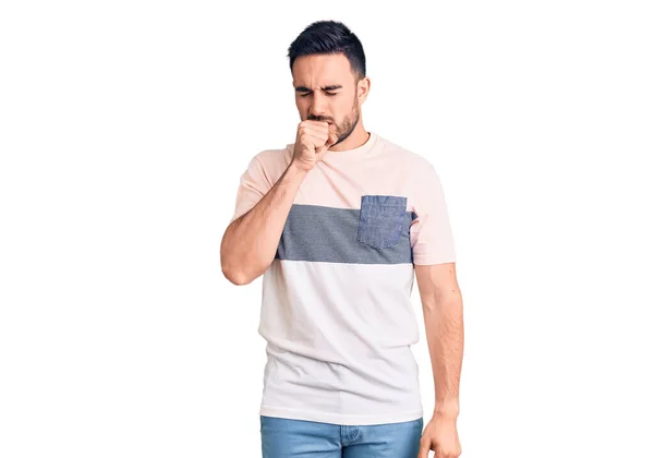 Joven Hombre Guapo Que Usa Ropa Casual Sintiéndose Mal Tosiendo — Foto de Stock