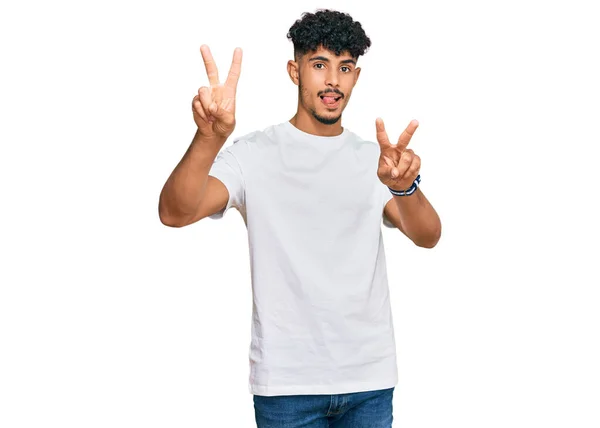 Junger Arabischer Mann Lässigem Weißem Shirt Lächelt Mit Herausgestreckter Zunge — Stockfoto