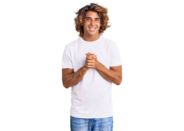 Jeune Homme Hispanique Portant Shirt Blanc Décontracté Avec Les Mains — Photo