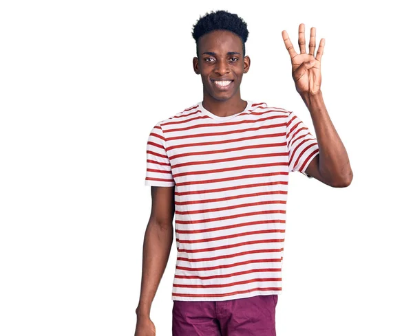 Jovem Afro Americano Vestindo Roupas Casuais Mostrando Apontando Para Cima — Fotografia de Stock