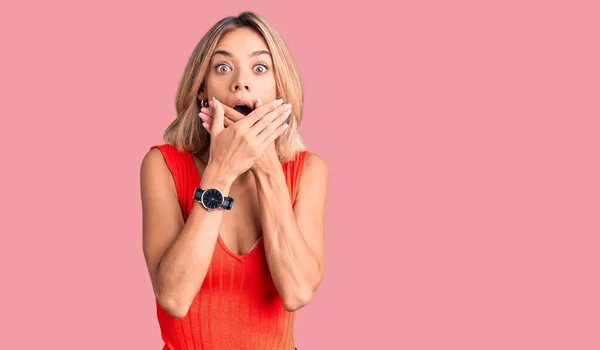 Beautiful Caucasian Woman Wearing Casual Clothes Shocked Covering Mouth Hands — Stock Photo, Image