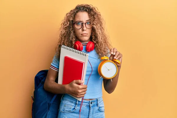 Beautiful Caucasian Teenager Girl Wearing Student Backpack Holding Alarm Clock — Stock Photo, Image