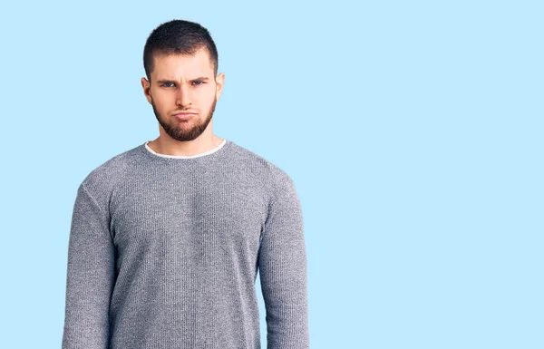 Młody Przystojny Mężczyzna Ubrany Luźny Sweter Depresji Zamartwiający Się Strachem — Zdjęcie stockowe