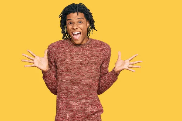 Young African American Man Wearing Casual Winter Sweater Celebrating Victory — Stock Photo, Image