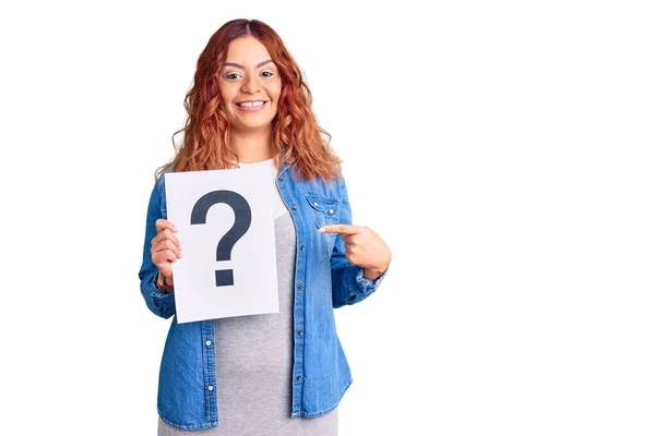 Young Latin Woman Holding Question Mark Smiling Happy Pointing Hand — Stock Photo, Image