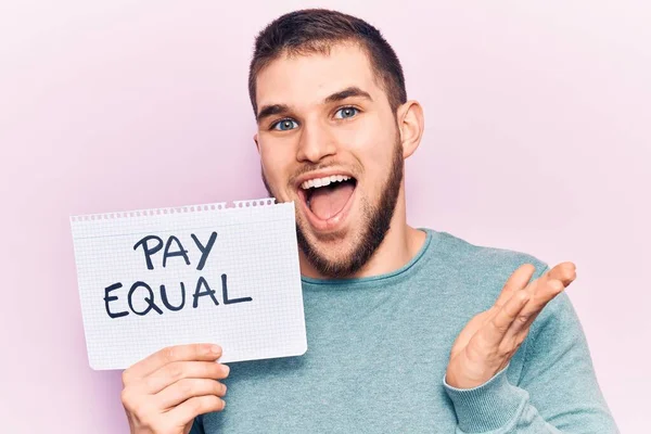 Jovem Homem Bonito Segurando Pagar Papel Igual Celebrando Realização Com — Fotografia de Stock