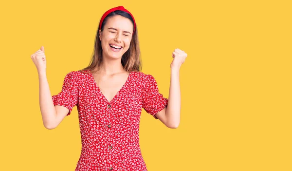 Jong Mooi Meisje Dragen Jurk Diadeem Zeer Gelukkig Opgewonden Doen — Stockfoto