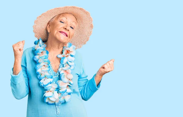 Senior Mooie Vrouw Met Blauwe Ogen Grijs Haar Dragen Zomerhoed — Stockfoto