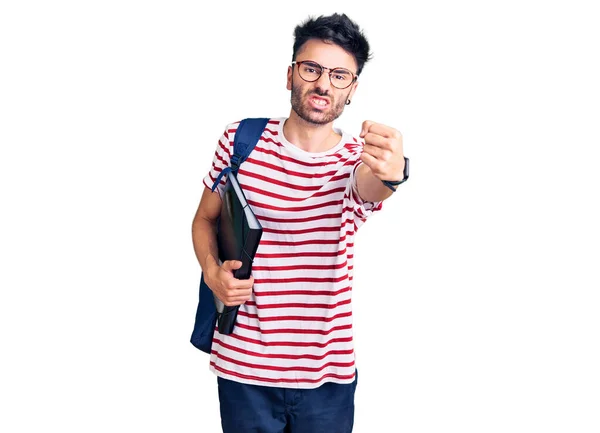 Ung Latinamerikan Man Bär Student Ryggsäck Och Glasögon Hålla Bindemedel — Stockfoto