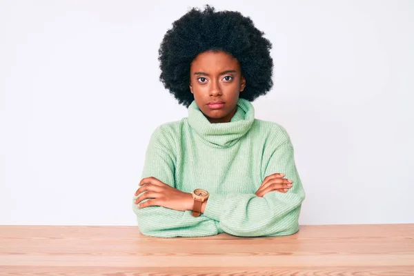 Jovem Afro Americana Vestindo Camisola Casual Inverno Cético Nervoso Desaprovando — Fotografia de Stock