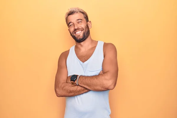 Young Handsome Blond Man Wearing Casual Sleeveless Shirt Isolated Yellow — Stock Photo, Image