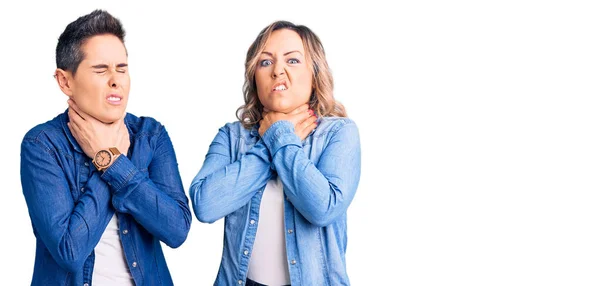 Couple Women Wearing Casual Clothes Shouting Suffocate Because Painful Strangle — Stock Photo, Image