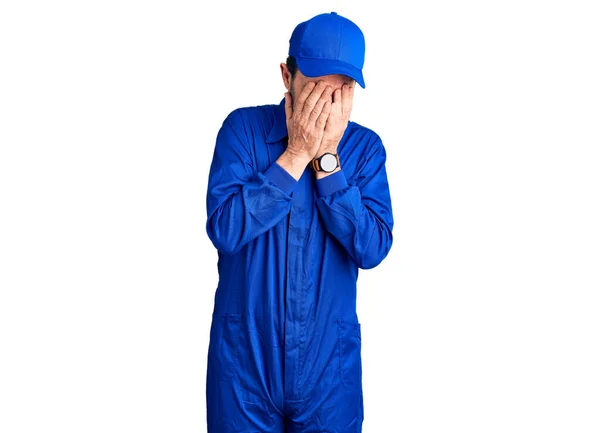 Homem Bonito Meia Idade Vestindo Uniforme Mecânico Com Expressão Triste — Fotografia de Stock