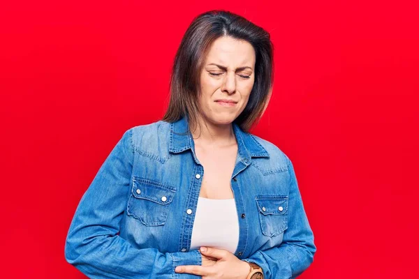 Ung Vacker Kvinna Bär Casual Kläder Med Handen Magen Eftersom — Stockfoto