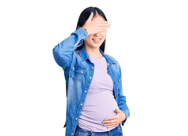 Jeune Belle Femme Chinoise Enceinte Attendant Bébé Souriant Riant Avec — Photo